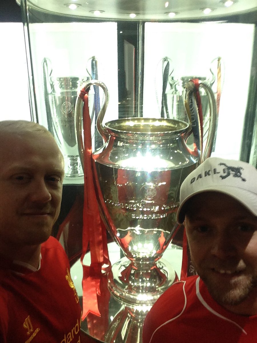 chrisjefferies4's tweet photo. Massive happy 40th to my big bro @Scotty839 https://t.co/pslfVECBTG