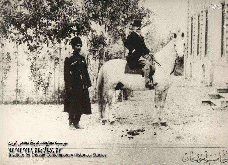 yaminpour's tweet photo. ترجیح انگلیسی‌ها این بود به جای اِشغال ایران و چشم در چشم شدن با ایرانیان و فوران نفرت مردم نسبت به انگلیس، دست خود را پنهان کنند و یک ایرانی را به عنوان دستکش یکبار مصرف استفاده کنند. یک ایرانی با سه ویژگی:
قلدر و بی‌رحم
وابسته و نوکر
زندیق و خداناباور
#کودتای_انگلیسی https://t.co/nfeDwrs6Yq