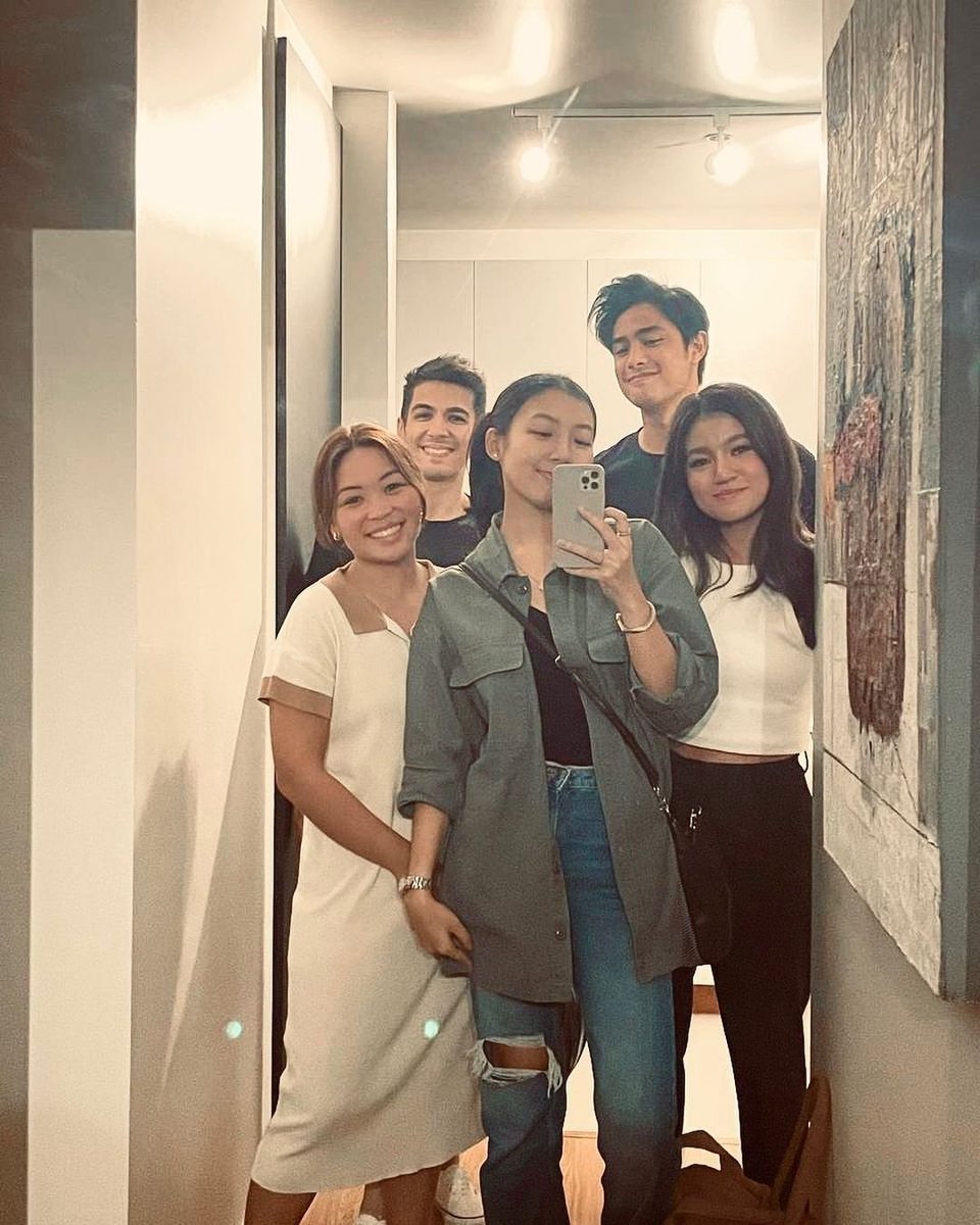 MergeDB's tweet photo. chesstorres Igs
DonBelle with their church friends
"before pic 😆 ‘23 we ready 💪🏻 renewed commitment to diet and exercise for strength, health, and discipline, not just aesthetics.😆 #connectthings"
#DonBelle
#DonnyPangilinan
#BelleMariano https://t.co/0PLyEbwQxo