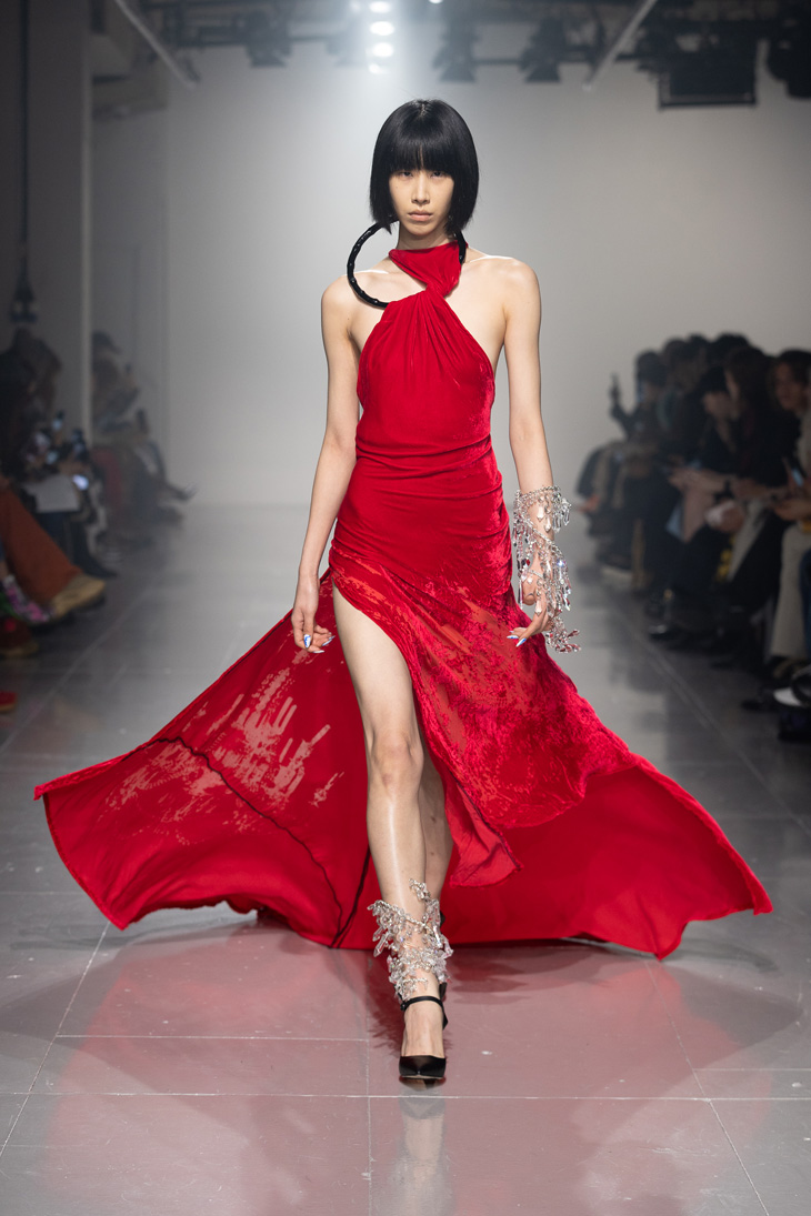 designscene's tweet photo. Designer #ASaiTa celebrates his Asian heritage with #ASAI FW23 Collection #LFW: https://t.co/7aAxOyLS56 https://t.co/4XKAtTRGtZ