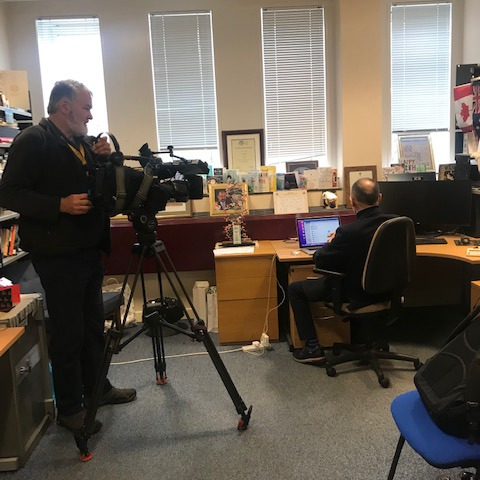 It has been a busy week here in Nats, including a visit from ITV to talk to Bob Green about the history of DNA.  If you missed him on the ITV regional news, here are some image of Bob in action! 

#Unikent #ITV #DNA #Forensic