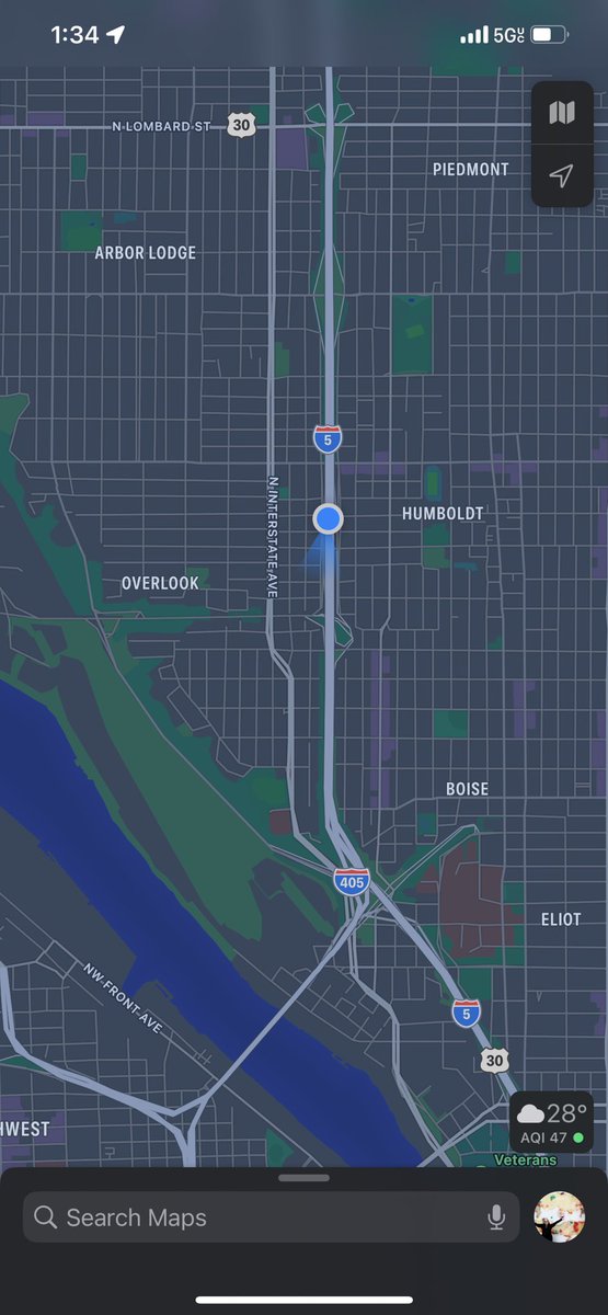 ak_stream's tweet photo. Hi. Me again. It’s 1:36AM now and we still haven’t moved an inch on i5. #Portland #PortlandSnow #pdxtraffic https://t.co/fvnBZg91hA