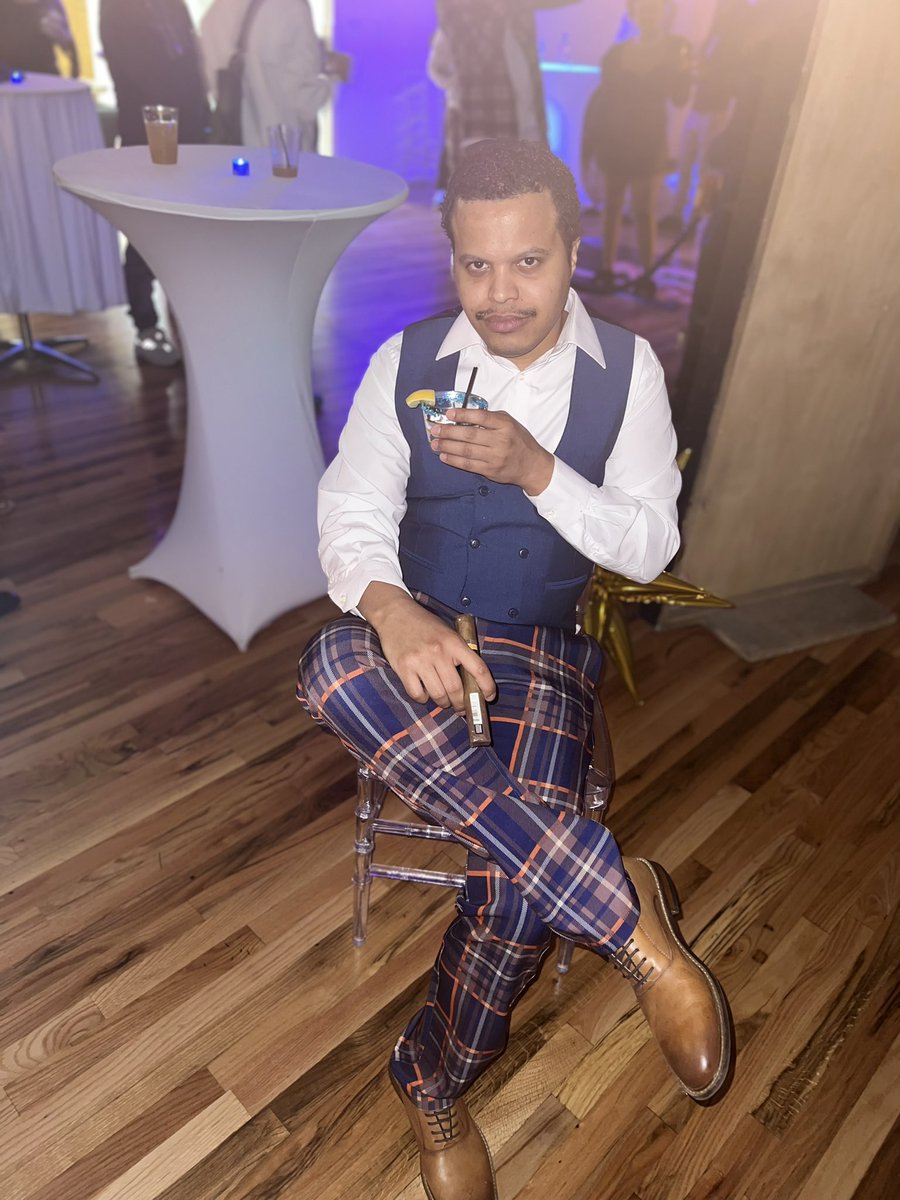 Camacho04R's tweet photo. Drink water,get money and mind your business……The way of life https://t.co/fdKYsBpTMz