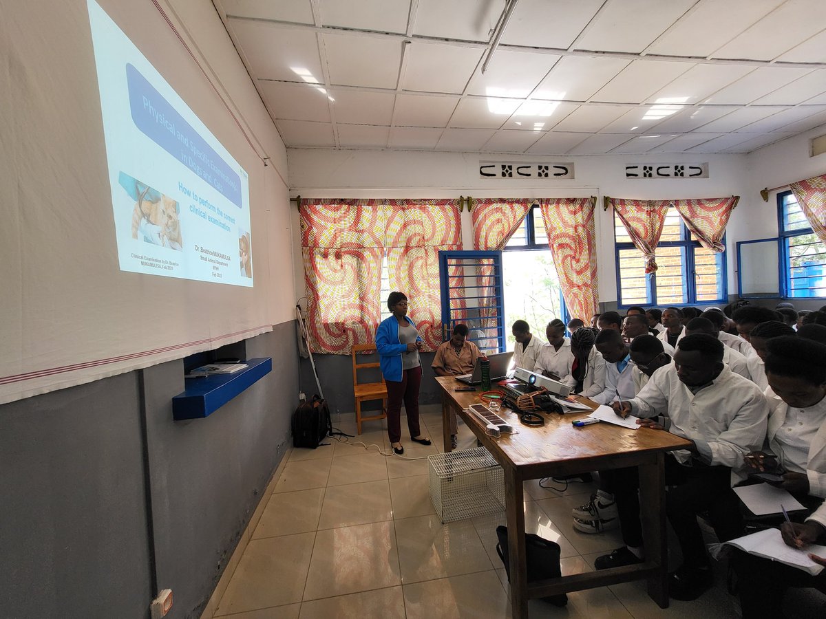 VisionRwanda's tweet photo. Again, New Vision Hospital was the host of another surgery training in collaboration with #Universityofrwanda. Topic: neuter and spaying.We were very happy that so many students were interested and did our best to make space for them.
#nvvh #vetstudents https://t.co/BPAyiM1Rv1