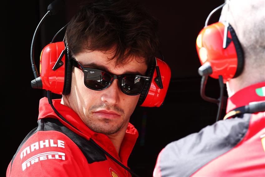 f1kait's tweet photo. THE LOOK OF DISGUST 😭😂 https://t.co/3zW2jAat0U
