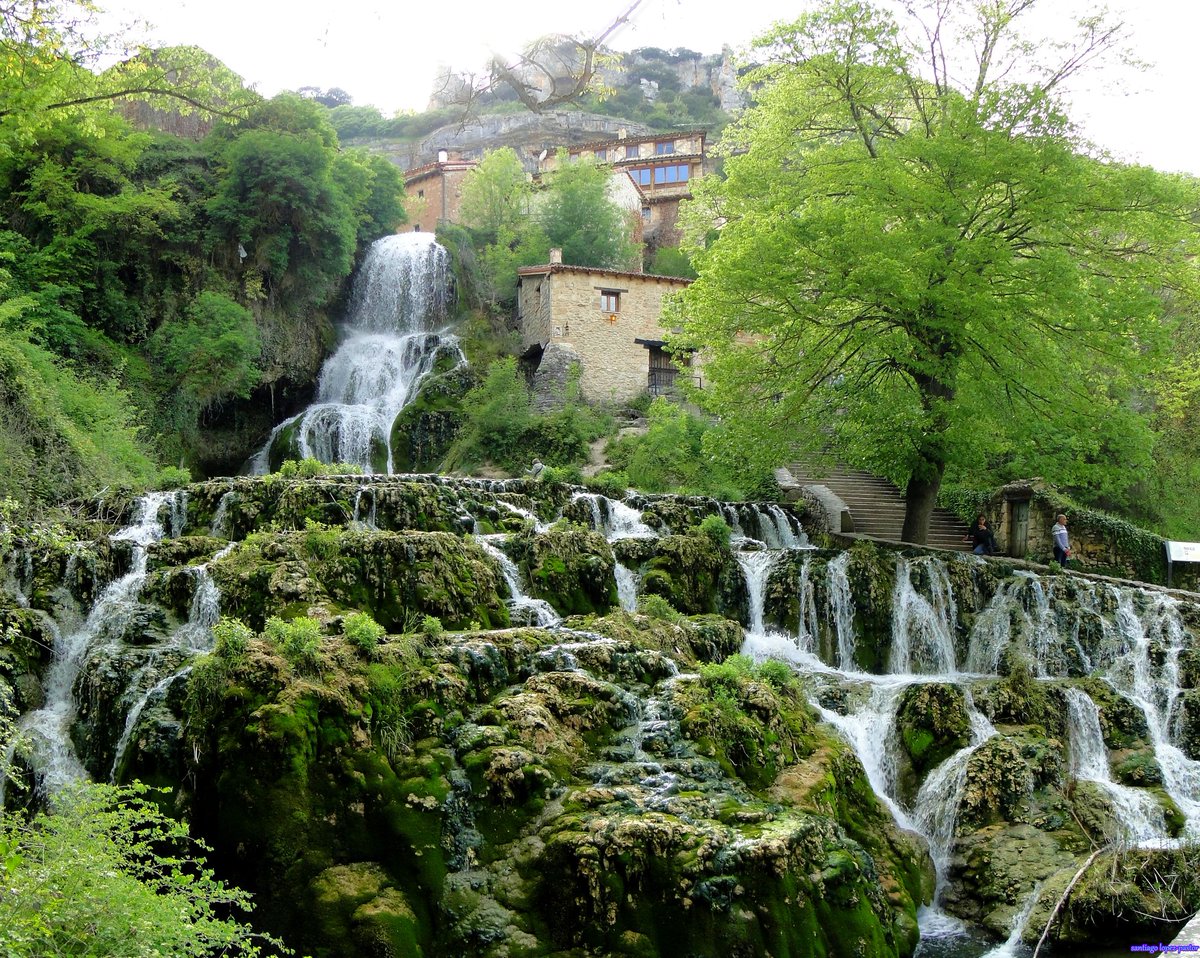 ingeododo's tweet photo. ORBANEJA DEL CASTILLO, #Burgos 🇪🇸

Este torrente burgalés nace, corre, salta y muere en unos pocos segundos. Surge de la cueva del Agua en Orbaneja del Castillo y nada más ver la luz, atraviesa el pueblo a toda velocidad precipitándose al Ebro en forma de cascada #geologia https://t.co/Jx2qJF03l1