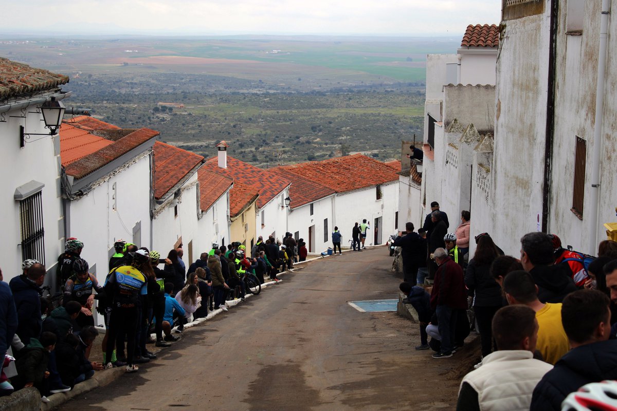 🚙 Este fin de semana viajamos a Extremadura.
🔵Juveniles y Sub23 participan en el <a href="/circuitoguadia/">Circuito Guadiana</a>.
👉 ¡Comienza la Copa de España <a href="/RFECiclismo/">Real Federación Española de Ciclismo</a>!
✏️ Alineaciones y valoraciones en esta previa 👇.  
📰 eolokometacyclingteam.com/fin-de-semana-….
#BornFromPassion