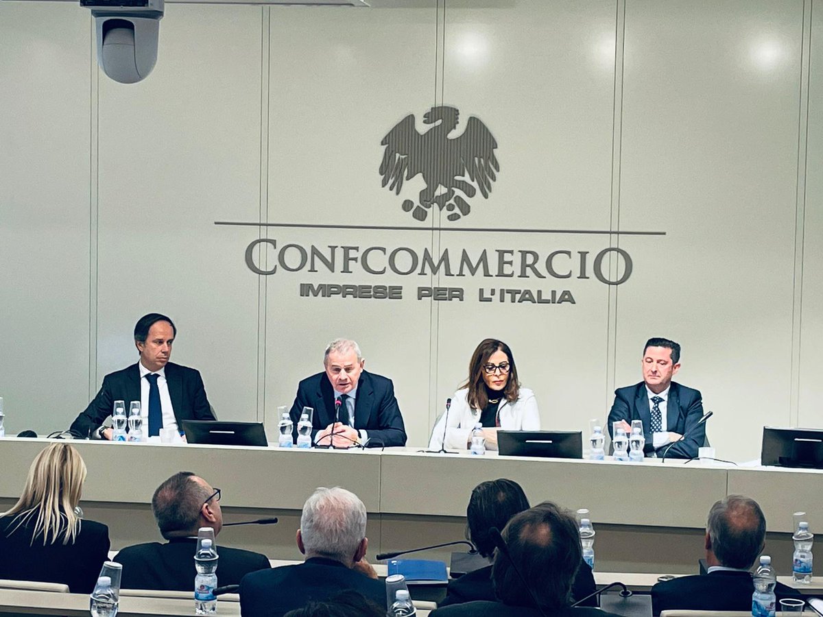 fipeconf's tweet photo. Ristorazione, il Ministro Santanchè al Comitato direttivo FIPE: “Fondamentale codificare le aziende del turismo e puntare sulla formazione”

leggi il comunicato stampa 👉https://t.co/bX5XCyeOvl
#ministerodelturismo #fipeconfcommercio #pubbliciesercizi  #turismo #ristorazione https://t.co/Nz936cp4MP