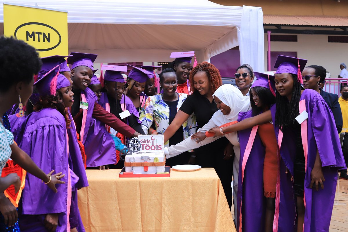 Today Girl child students at @smartgirlsug who have been under @mtnug #GirlsWithTools training graduated in different technical courses such as welding, tailoring, carpentry, computer application etc in a ceremony that was graced by @sylmulinge

#MTNFoundation #DoingGoodTogether