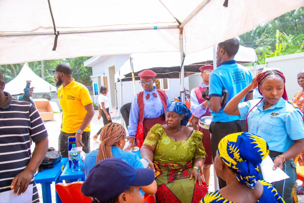 SEOFoundationn's tweet photo. On Thursday, the 16th of February, the @SEOFoundationn and #DameIreneOkwuosaMemorialHospital conducted a community health fair as an economical way for families to receive screenings, drugs and medical information to address health concerns.
#communityhealthfirst #MedicareForAll https://t.co/9l98wuOf23
