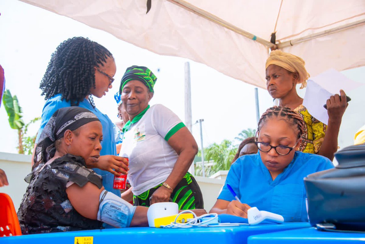 SEOFoundationn's tweet photo. On Thursday, the 16th of February, the @SEOFoundationn and #DameIreneOkwuosaMemorialHospital conducted a community health fair as an economical way for families to receive screenings, drugs and medical information to address health concerns.
#communityhealthfirst #MedicareForAll https://t.co/9l98wuOf23