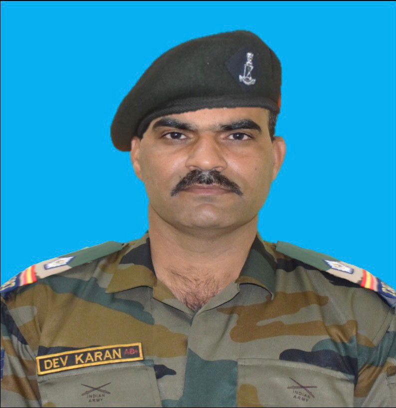 Defence_Nation's tweet photo. Nb/Sub #DevKaran of JAT Regiment laid down his life defending the nation while being deployed at a forward post in the icy heights of Ladakh at an altitude of 18000 ft.
Om Shanti 🇮🇳💐
#IndianArmy #RIP #OmShanti #Ladakh #JaiHind https://t.co/pYLmh5pMNb