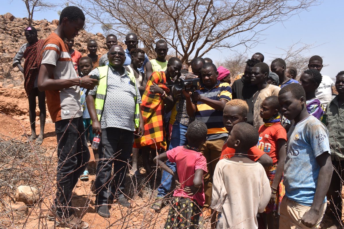 StellaToto's tweet photo. Turkana County has invested in a deep seeker machine to support registered artisanal mining groups in their activities. The machine works within a depth of 40 meters and range of 1000meters. Together we achieve better https://t.co/FGj8biym64