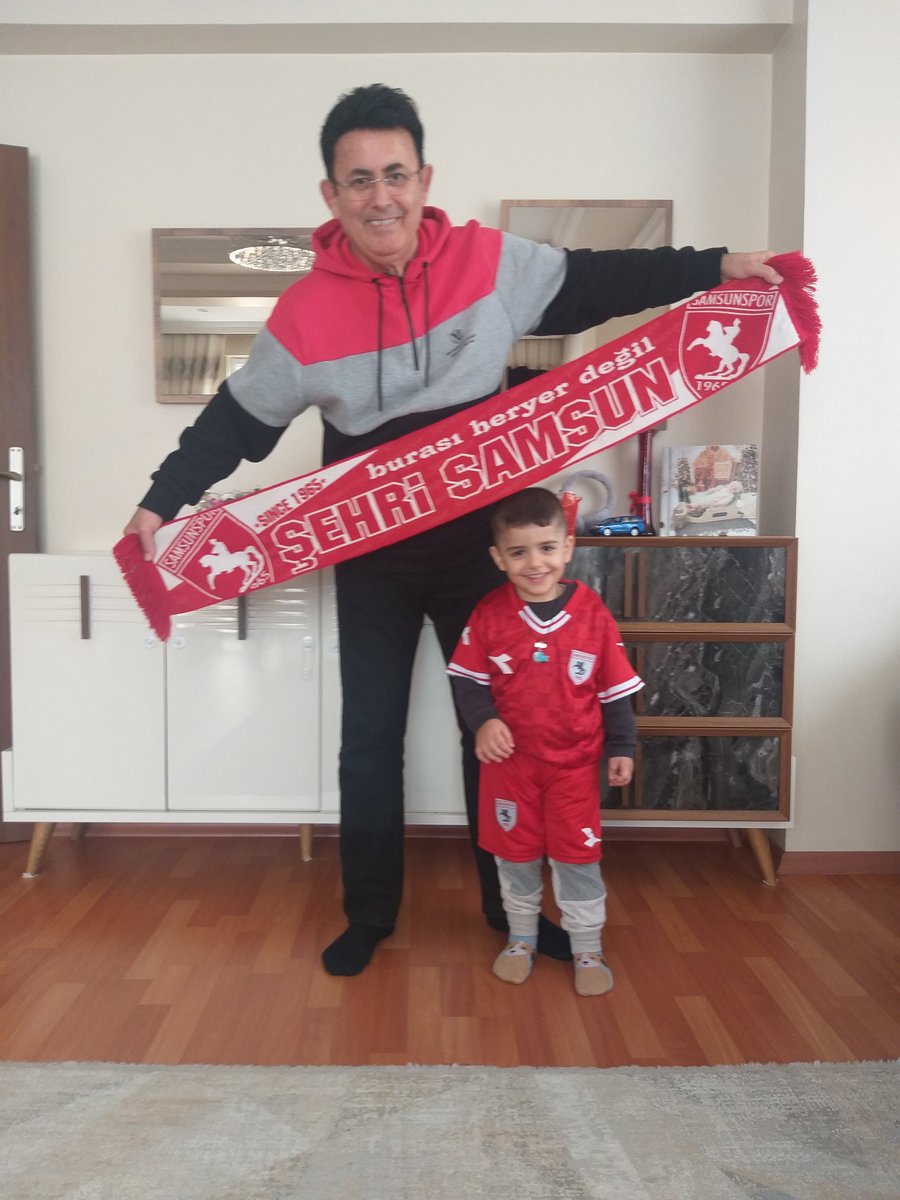 İstanbul da torunuma formayı giydirdim, şimdi bir taraftarımız daha oldu, Dede en büyük Samsunspor diyor maaşallah..😁👏