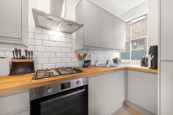 PropertyGareth's tweet image. #ToRent: Lovely #1bed #flat with a private #garden 😘🏡
This flexible one/ #twobed #gardenflat benefits from:
🌟its own entrance,
🌟a reception/bedroom,
🌟a generous-sized second bedroom,
🌟great family bathroom, 
🌟recently fitted #openplankitchen