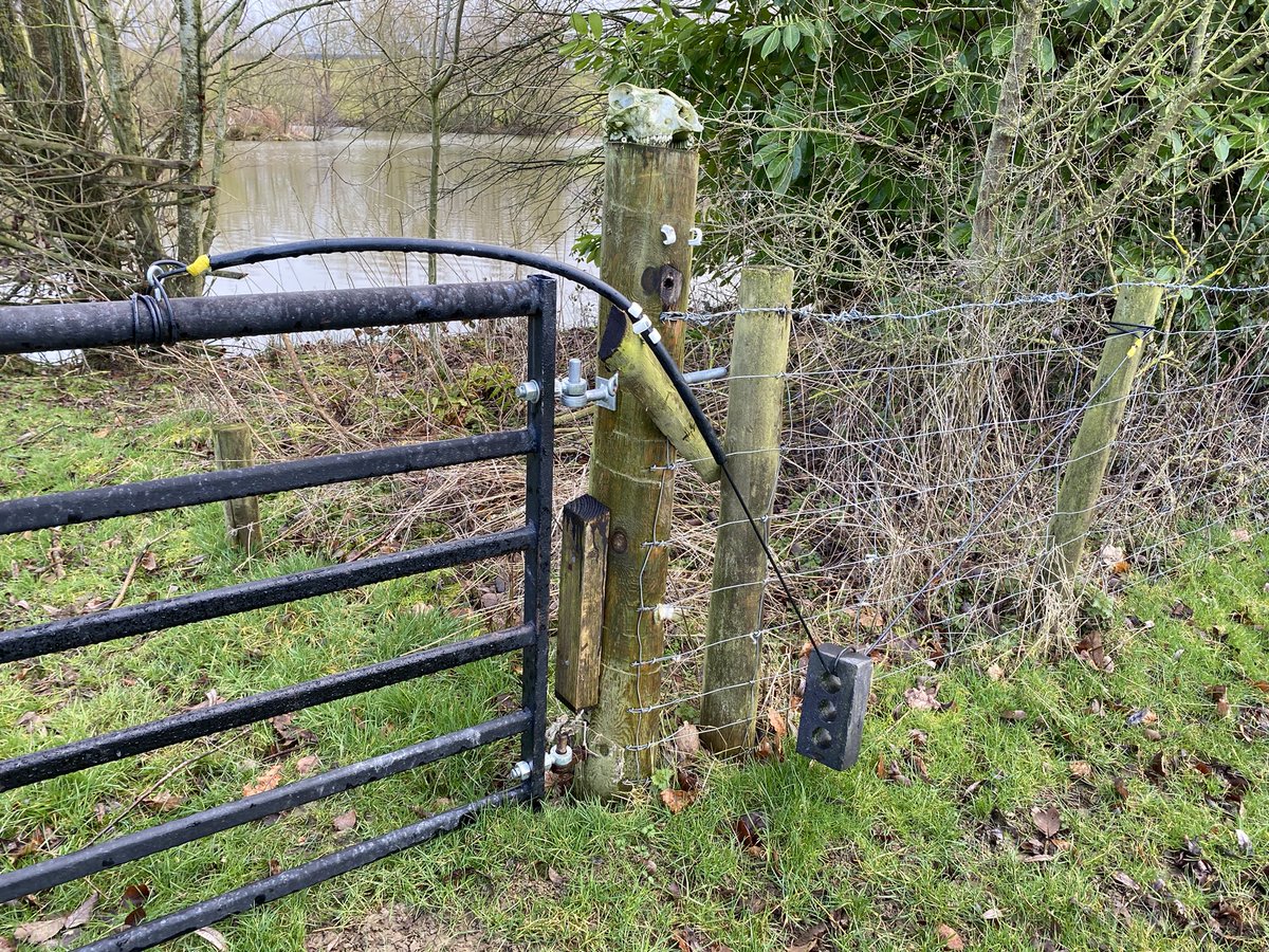 GatePostSign's tweet photo. Self closing gates, strap hinges and a water supply snake for #bumBattenThursday https://t.co/oLXHEJe6u7