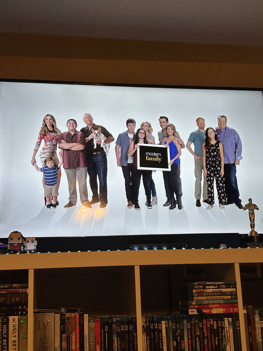 a_ntlop's tweet photo. I am seriously going to miss the gang! 11 seasons later and this is probably my second fav show after Gilmore Girls! Ugh I'm a mess right now! 🥹🥹🥹🥹 @ModernFam @ABCNetwork #ModernFamily #showfinale https://t.co/ZE7JUJ2J3Q