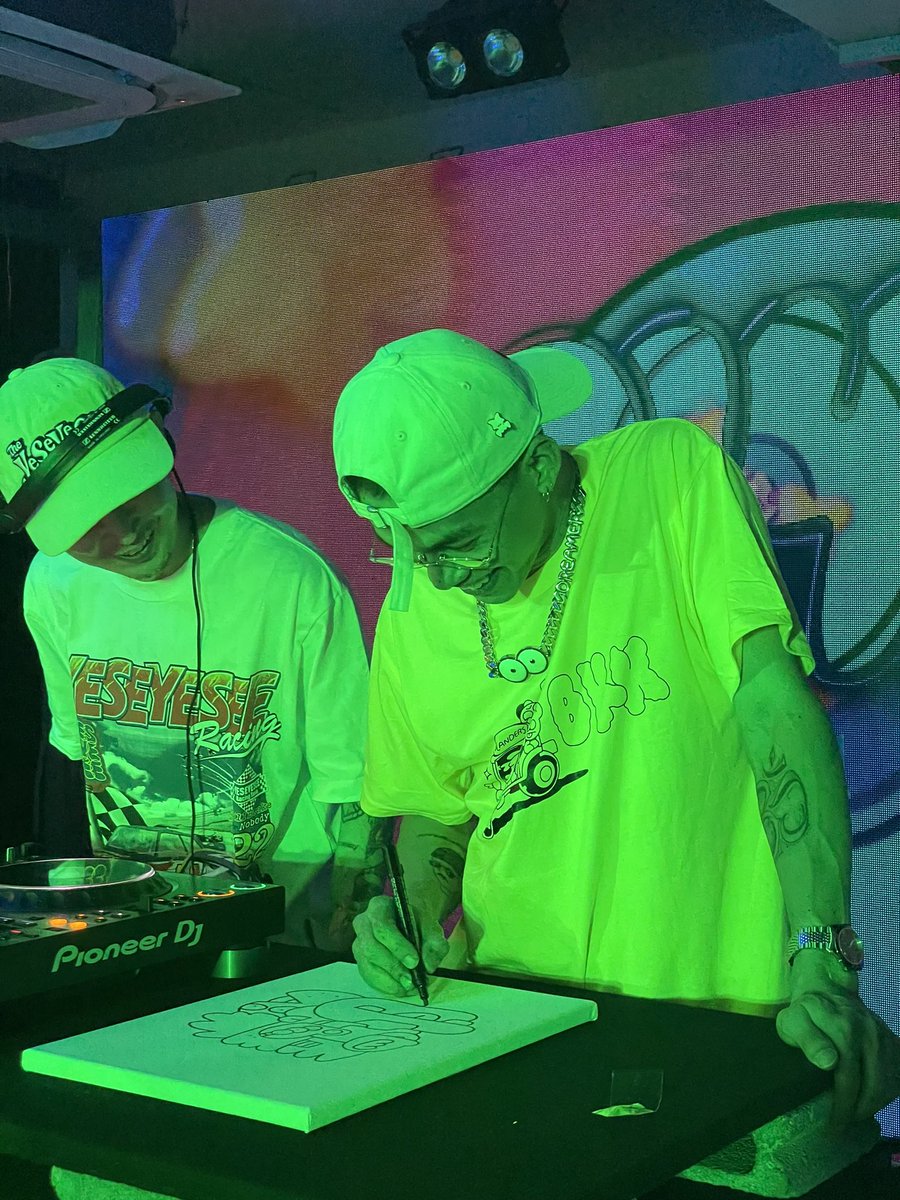 3landers | CHINZ tweet media