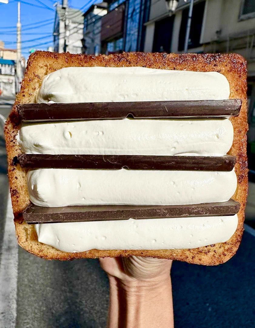 板チョコとクリームの存在感ありすぎ！三軒茶屋の「コーヒー&トースト」