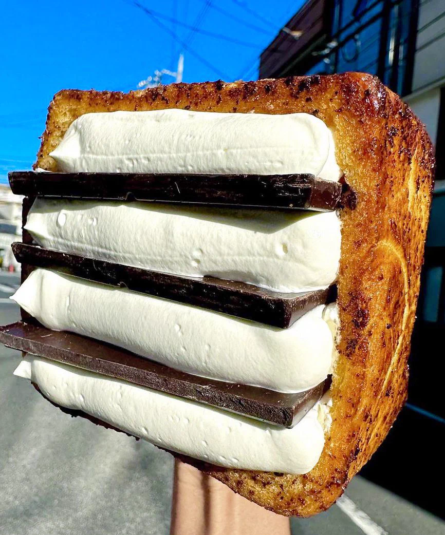 板チョコとクリームの存在感ありすぎ！三軒茶屋の「コーヒー&トースト」