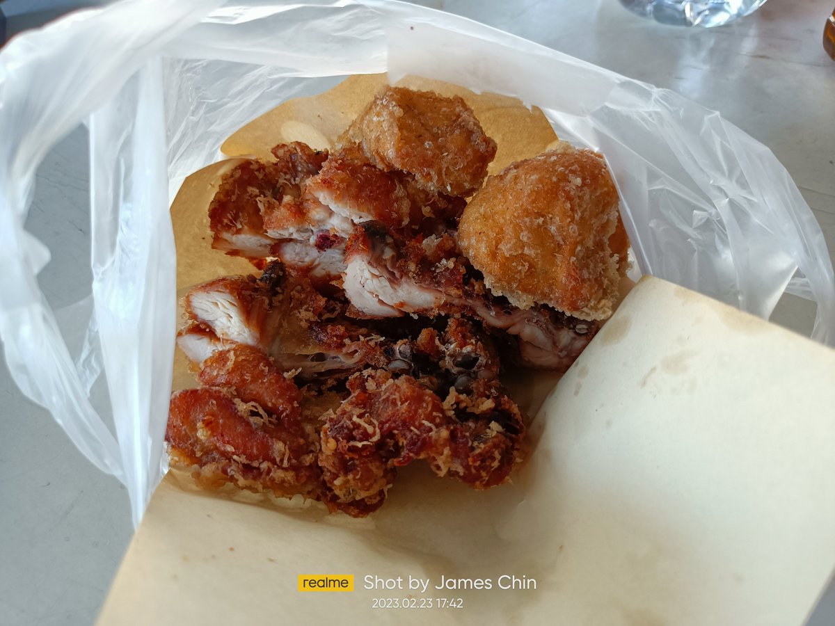 TwirlChin's tweet photo. +Belacan fried chicken
+芭辣煎炸鸡
Poor guy with 2 x chicken for whole day meal.
穷人一包鸡肉就是三餐

USD2 for 1 day

#槟城 #马来西亚 #北海
#Malaysia #Penang #Butterworth https://t.co/6FWv4u1gWc