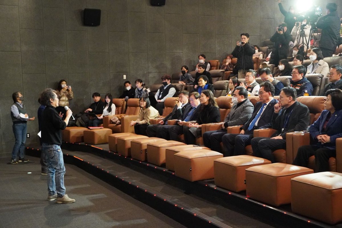 이번 소희의 이야기는 영화를 통해 더 많은 사람들에게 알려졌지만, 그전까지 수많은 소희가 있었음을 잊어서는 안 됩니다. 다음 소희가 없는 사회를 만들기 위해 여러분께서도 더 많이 기억해주십시오. 저희 을지로위원회도 최선을 다하겠습니다.
전문 : blog.naver.com/joomincenter/2…