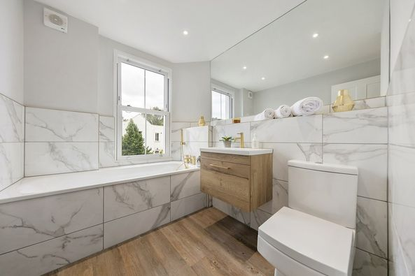 PropertyGareth's tweet photo. #ForSale:#Twobed, #twobath, #Twostory #victorianconversion in #Peckham😍🏠
This extraordinarily #architect-designed, #splitlevel #topfloor #apartment features premium finishes throughout. https://t.co/LtvVtaNCaX