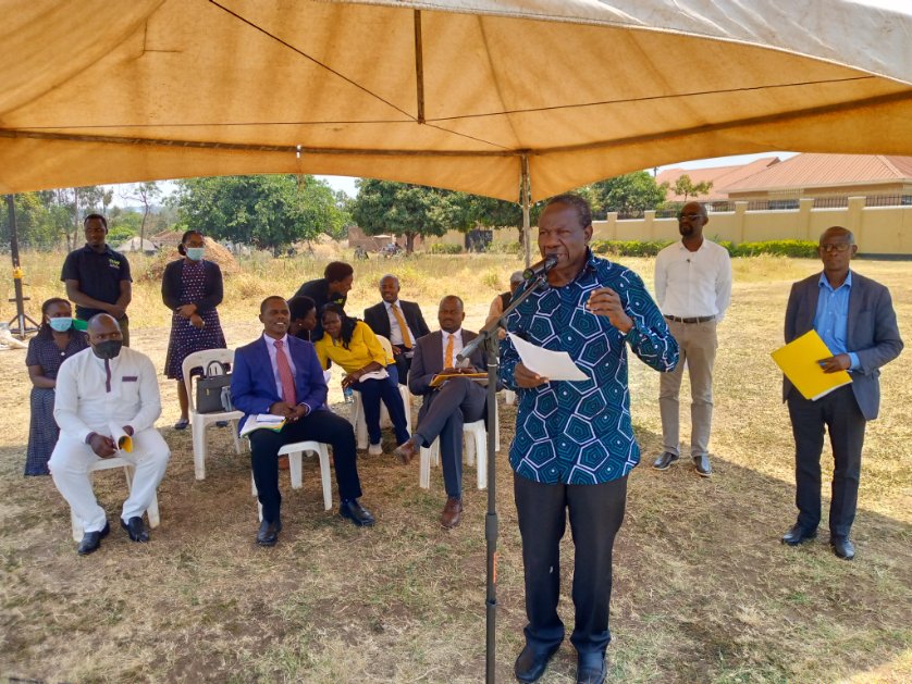ugandainvest's tweet photo. Minister of Finance @MatiaK5 presents on real economy (key sectors and activities critical for sustainable economic growth and development) in Acholi sub-region. The @KagutaMuseveni Presidential Tour on Investment and Wealth Creation in the region is now well underway. https://t.co/ieKGLkTDSi