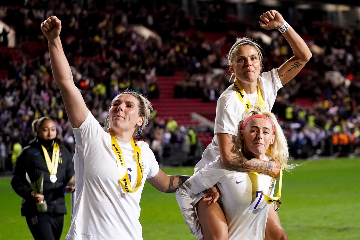 The @Lionesses retain the @ArnoldClarkCup at @ashtongatestad 

📷 @Sportsphotorob 

#lionesses #ArnoldClarkCup #england #football #soccer #sportsphotography #footballphotography #soccerphotography