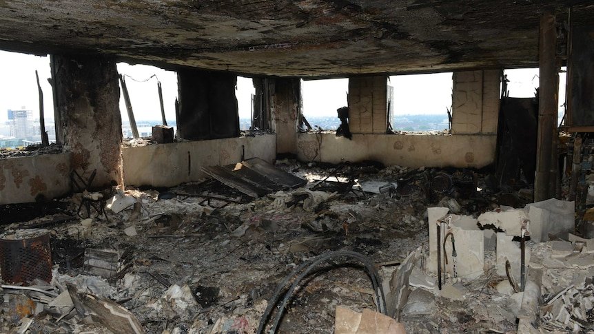 PhotogKilkenny's tweet photo. SINN FEIN TD K. FUNCHION supports 131 unvetted migrant men for the Kilkenny Inn, rather than women & children or the Irish homeless.
This is despite the fact the hotel is built with similar cladding to Grenfell and to be vastly overcrowded & has no fire clearance so far! https://t.co/7cPTXUkrb8