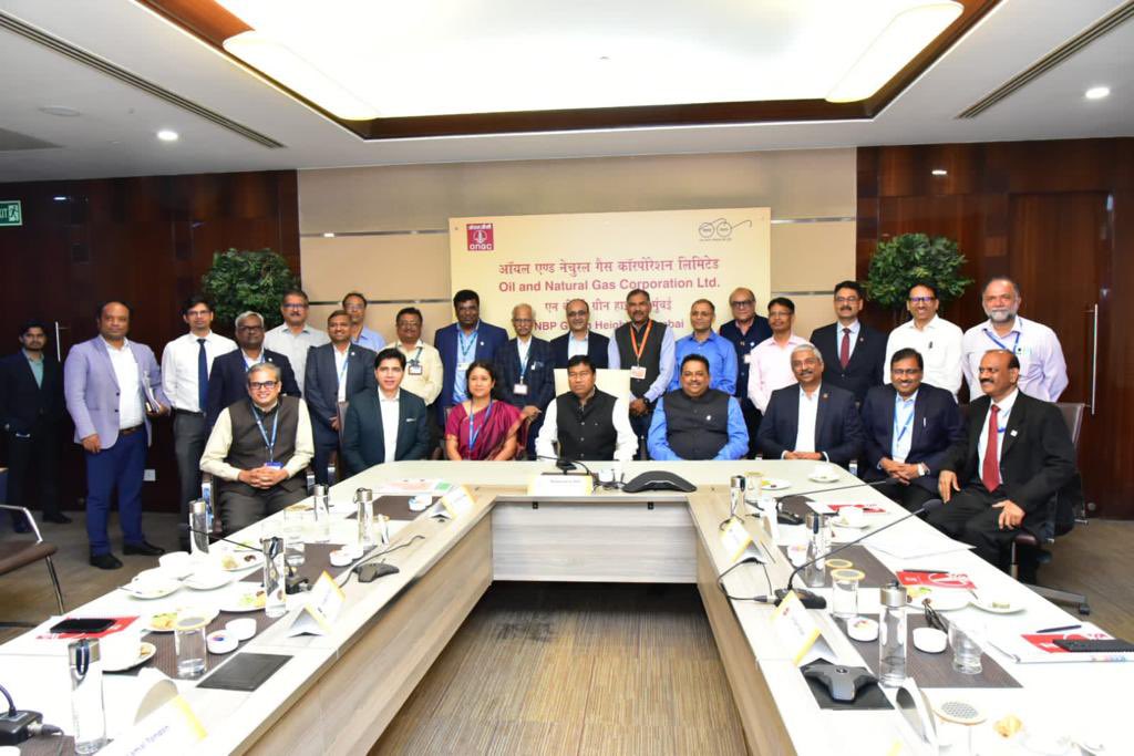 Interacted with the Minister of State, MoPNG, along with industry partners &amp; shared IndianOil’s growth plans in the state of Maharashtra for providing clean &amp; affordable energy. We reiterated our commitment towards sustainable growth of communities we operate in.