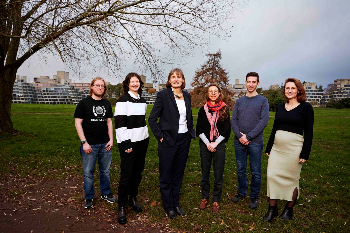 clequere's tweet photo. I'm sharing this excellent picture of my outstanding  research group @ueaenv, conducting research on ocean carbon - climate interactions. Thanks to photographer @DebbieRowePhoto and the @royalsociety for this gift. https://t.co/eP8QbsPnb2