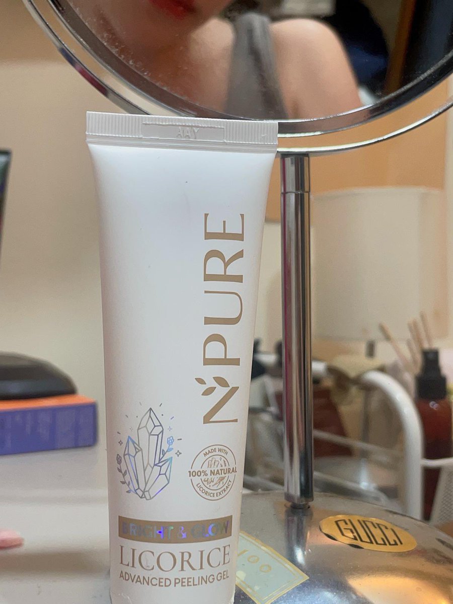 Jumat malam gabut abis kelas, gym &amp; kelarin kerjaan. Waktunya me-time; banishing my dead skin cells aka daki 🫣🤭 diangkut semua nih bos, senggol dong