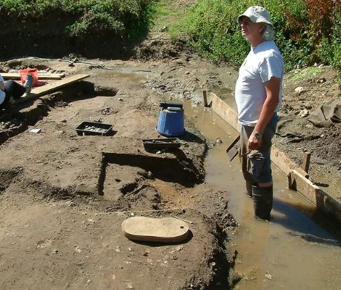 The John Hensby Memorial Bursary subsidises two places (roughly £200 each), or one full place, annually for people who would not otherwise have the opportunity to excavate for financial reasons. 

Find out more: sharp.org.uk/john-hensby-fu… #bursary #johnhensby #excavate

📷 SHARP