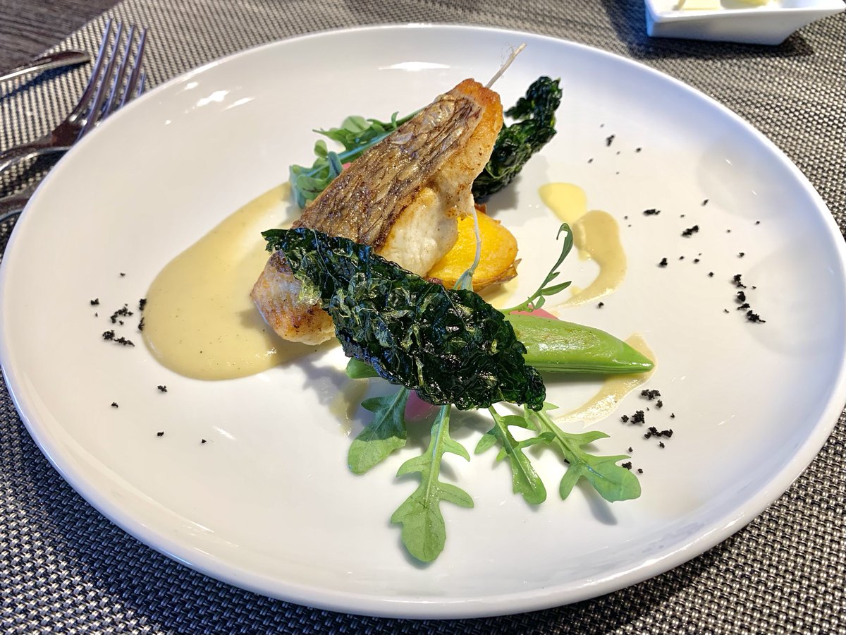 kyari0705's tweet photo. 📍 イグレックベガ（igrek VEGA）

メインにお肉とお魚の両方が楽しめる！？🤤

お肉かお魚、どっちも食べたい欲張りな方に🫶

味も量もちょうど良かった♪
メインはもちろん、お洒落なデザートも美味しかった～🥺
幸せすぎるランチタイム…🍽💕

お世話になってる人連れて行きたい時とか超おすすめ😋 https://t.co/1NFXAXxue2
