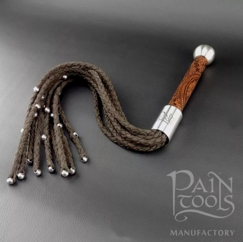 BoFeWoMesse's tweet photo. Heute darf ich euch Paintools vorstellen.
Wer schon mal stöbern möchte, der findet Paintools hier:
https://t.co/HdY7PrSBqU
https://t.co/yUZn0eULGR
#bofewo #handcrafted #whips #bdsmcommunity #fetischcommunity #paintools #boundcon #flogger #pain #session #bofewospring #bdsmmesse https://t.co/nVdotsXwDY