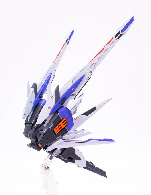 バックパックです。フリーダムとストライクガンダムのバックパックを組み合わせ、他キットパーツを組み合わせ味付けしました! 