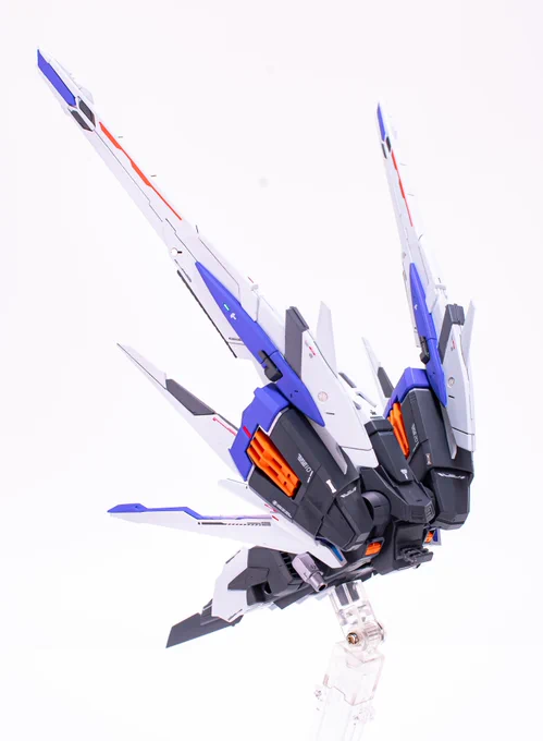 バックパックです。フリーダムとストライクガンダムのバックパックを組み合わせ、他キットパーツを組み合わせ味付けしました! 