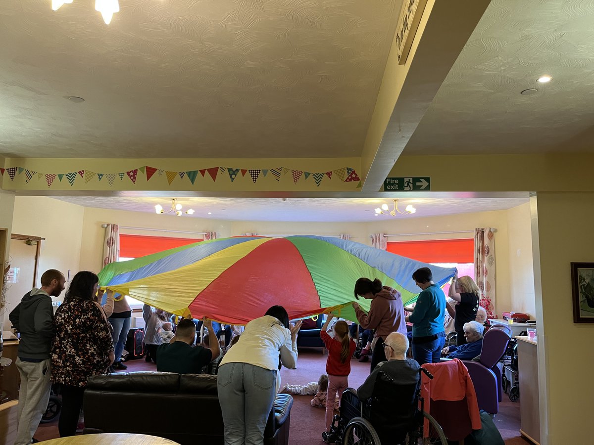 HolmesCareGroup's tweet photo. Some parents and children from Caterpillar Music visited Heatherfield Nursing Home for a session full of fun. It was great to get the community together and #IntergenerationalActivities are great for residents! 👏

For more info on Heatherfield: https://t.co/uxx3e1R7LB https://t.co/3mp4qZxqsG
