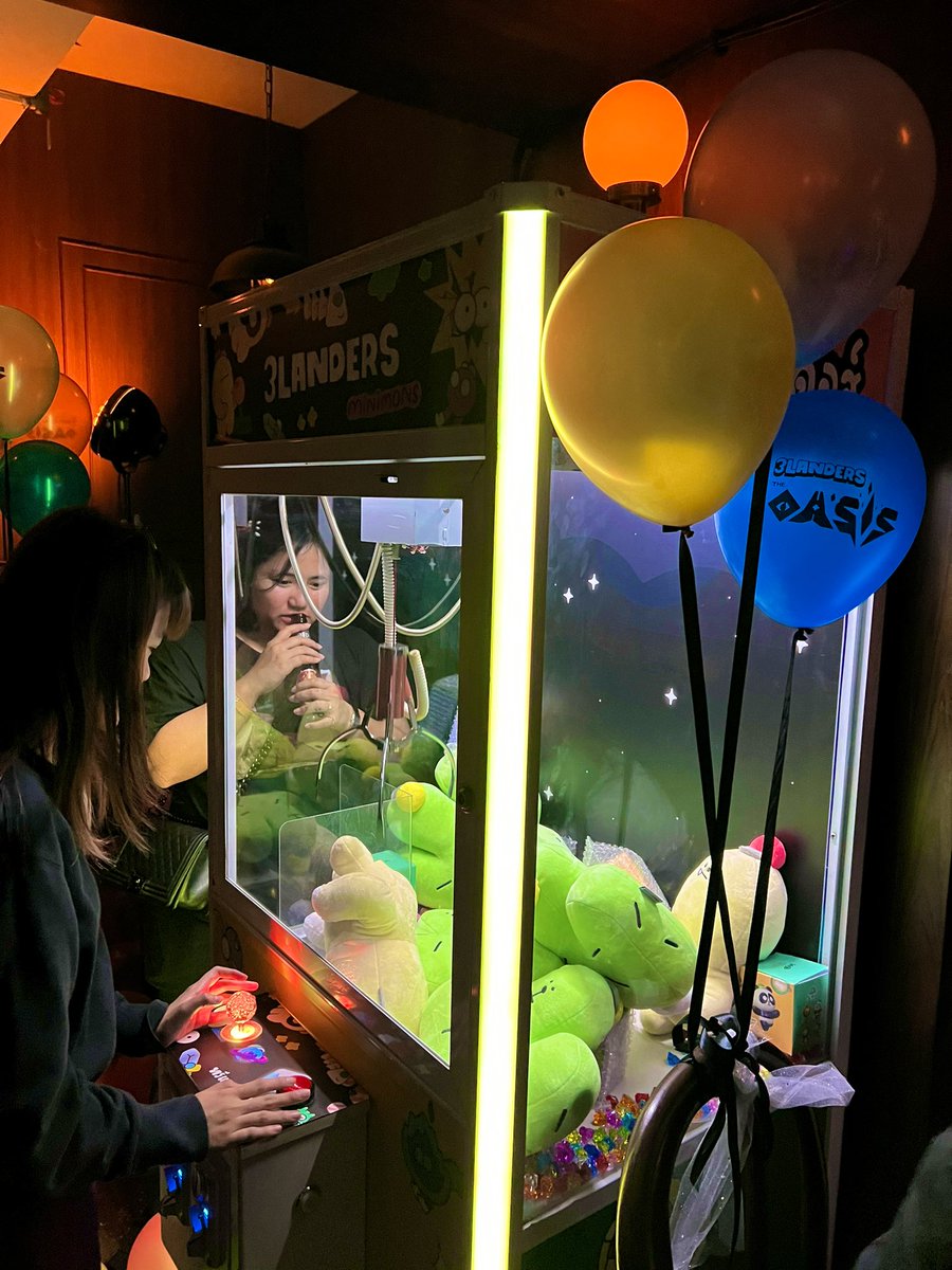 🎉 22.2.23 

Happy 1y anniversary <a href="/3LandersNFT/">3Landers 👀</a> and a big thankyou for all of the community that showed up to enjoy our night-event 💖

Met the most amazing and lovely people 

Season 2 is gonna be awesome 🙏🏽✨👀

#3Landers #TheOasis #3L4L