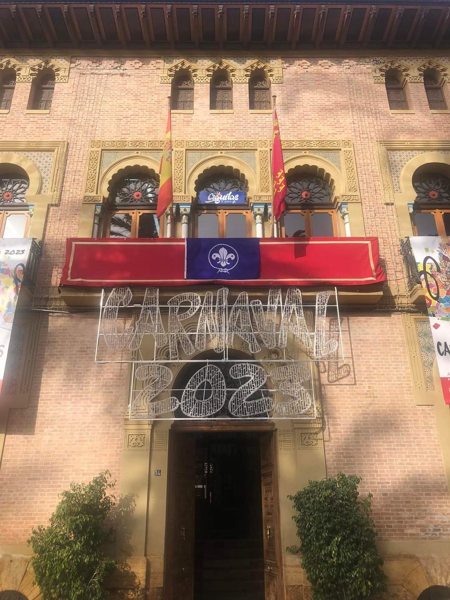 Perriwy's tweet photo. El @AYUNTAGUILAS tampoco falla, pese a tener su carnaval de interés internacional una programación a full, hicieron hueco para ensalzar la labor del escultismo aguileño: @severomontalvo y @ccrenfe467 historia y referencia con infancia y juventud.
#diapensamientoscout #diafundador https://t.co/0vGwjtgVEZ