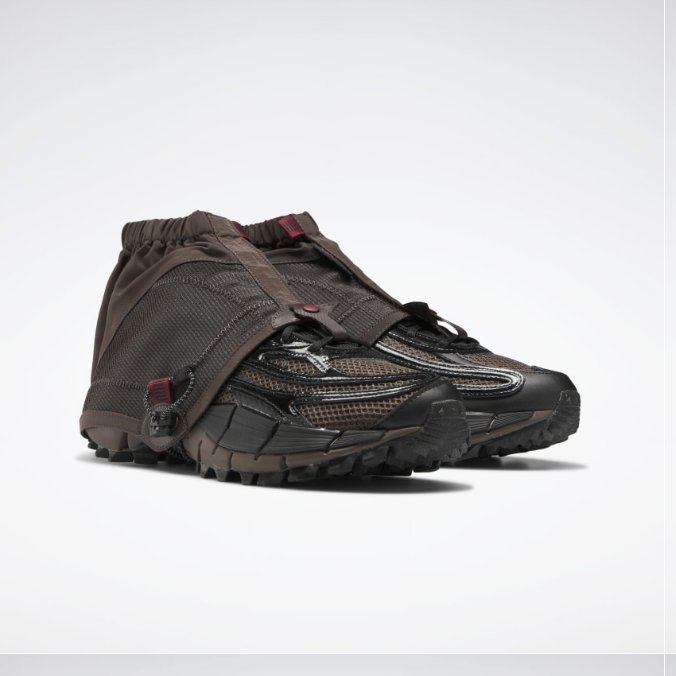 leonierprice's tweet photo. the stench of mordor coming from these running shoes is irrepressible https://t.co/695F0JpVTX