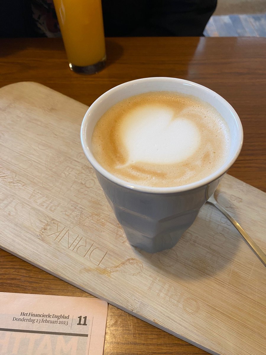 Met @serpilturkoz ver weg ☕️ drinken. Mooi voorteken in de ☕️ (at @PipesandBeans in Amsterdam, Noord-Holland) swarmapp.com/c/fwNyBdggWG5