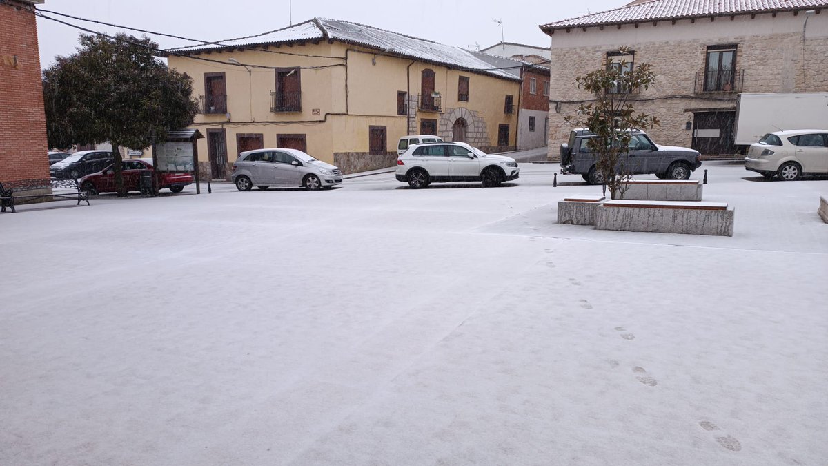 Que bonita la nieve en #Valladolid,  esta foto me la ha mandado mi tía desde Ciguñuela ( Valladolid) ahora mismo 🌨🌨🌨😍😍😍