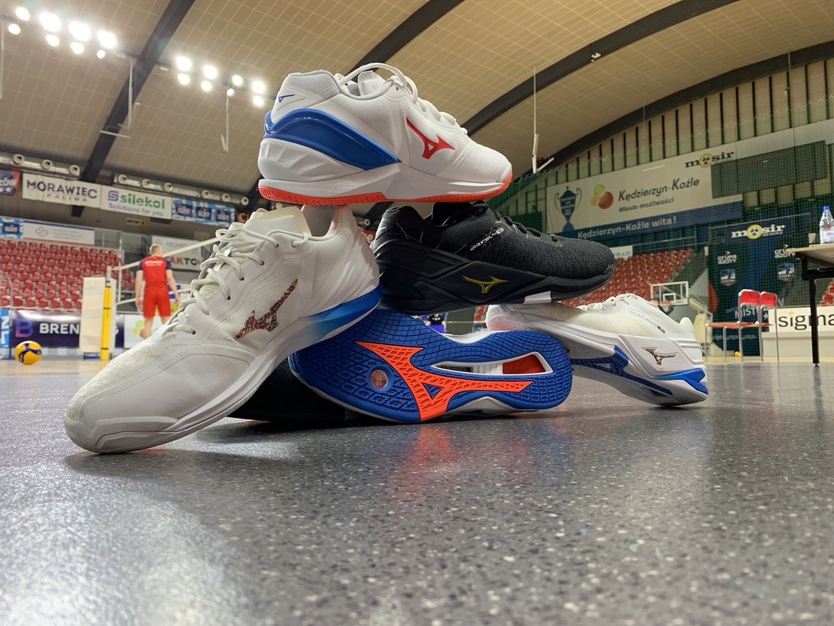davidmsmith15's tweet photo. Geared up and ready for the bright lights!! Thanks @mizunovolleyusa! These are my current shoes of choice for matches. Which color way is your favorite? #waveStealthNEO #mizunovolleyball https://t.co/SUPp3M3ADB