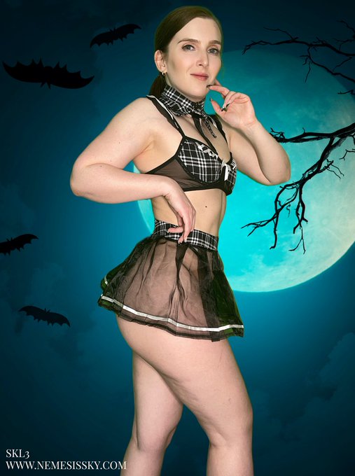 Trick or treat! Will you let me lick  your lollipop?🍭👅 https://t.co/Fbvdewdt2X