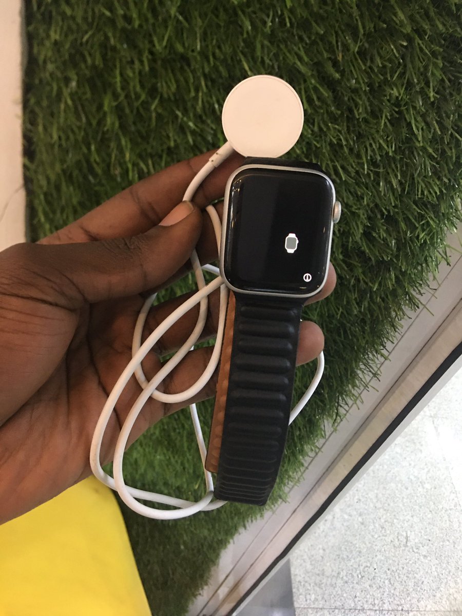 KibetBosuben10's tweet photo. 🔥🔥💯Upgrade your fitness game with this used Apple Watch 6 44mm Silver

Apple Watch Series 6 44MM
Ksh 30000

Call/WhatsApp 0727685083 
Delivery Countrywide 
#MUFC #MUNBAR #Apple #Smartwatch https://t.co/RsSz6yheZT