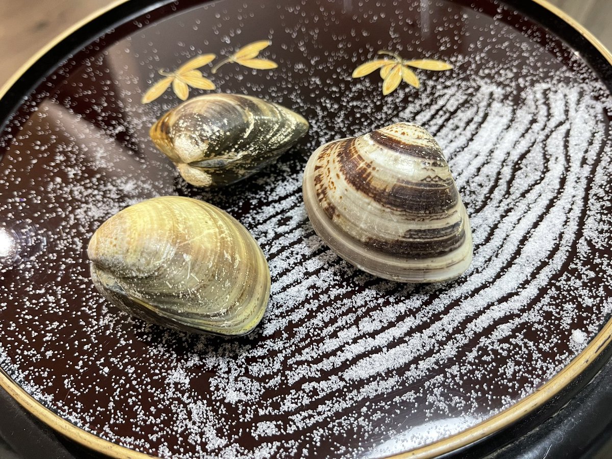 tomoyagold1's tweet photo. ！！感激！！
三重県桑名名産大蛤

贅沢過ぎて滅多に食べれない代物を頂きました。 https://t.co/dUXh7rqrWD
