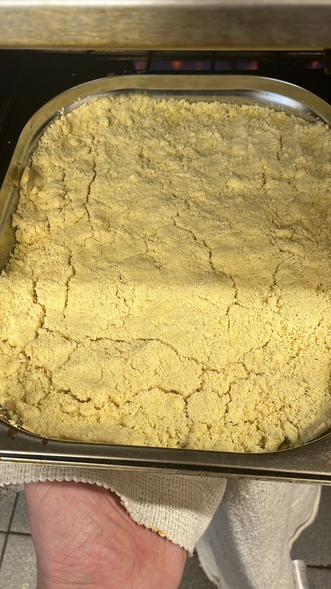 MancChef11's tweet image. Apple crumble cooking for lunch at Shelley first school. #schoolmeals #applecrumble @ShelleyFirst @MastTrust @Academy_Food_UK