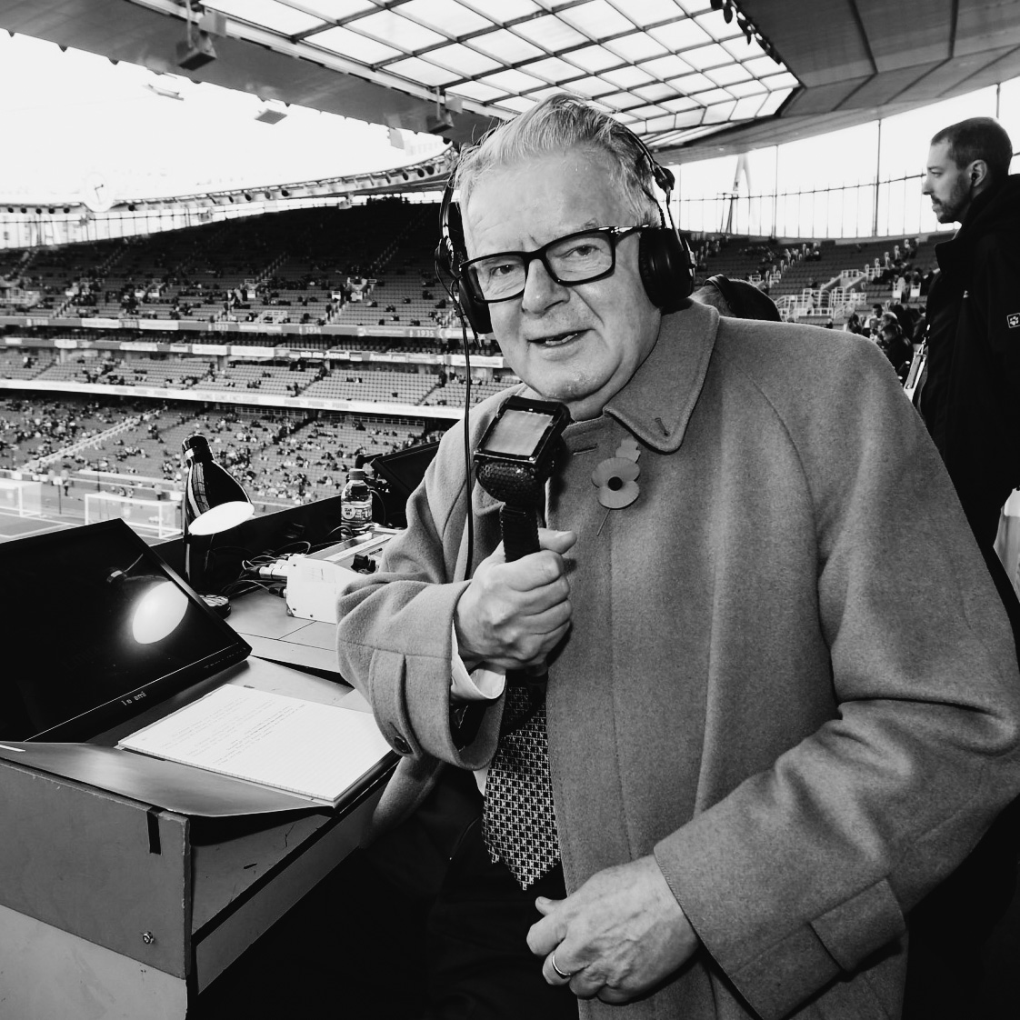 Arsenal's tweet image. We are deeply saddened to learn of the passing of John Motson. 

One of the greatest commentators of his generation, he was synonymous with so many of the beautiful game's most incredible moments.

Rest in peace, John ❤️